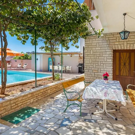 4 Bedroom Beautiful In Apartment *