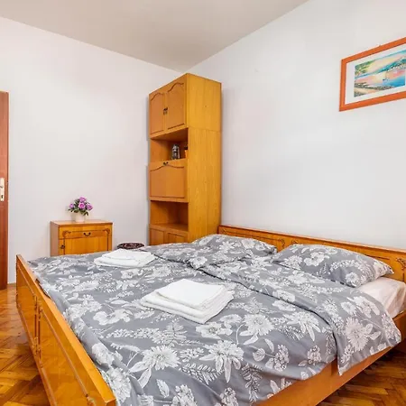 Апартаменты 4 Bedroom Beautiful In *