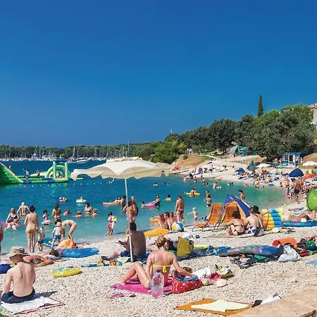 4 Bedroom Beautiful In Apartment Pula