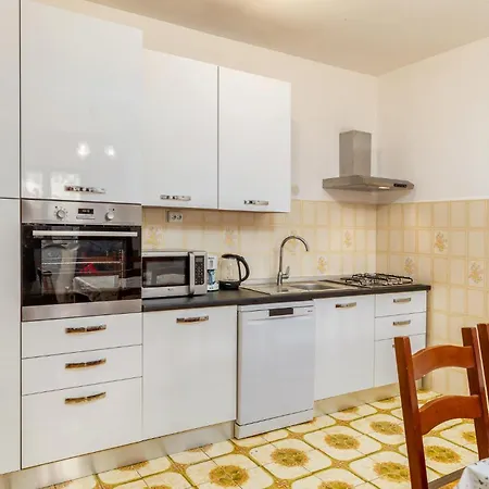 4 Bedroom Beautiful In