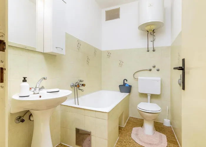 4 Bedroom Beautiful In Pula