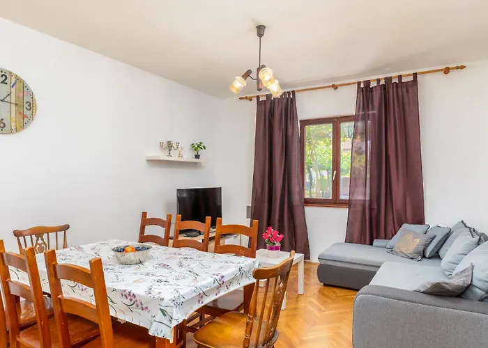 Apartman 4 Bedroom Beautiful In