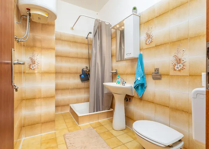 Apartman 4 Bedroom Beautiful In *