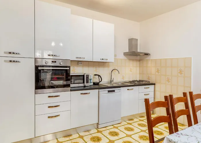 4 Bedroom Beautiful In