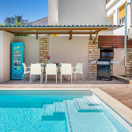 4 Bedroom Beautiful In * Pula