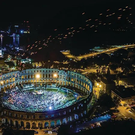 4 Bedroom Beautiful In