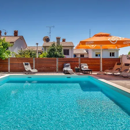 Cozy Apartment In Pula *