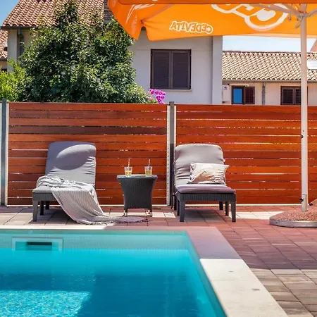 4 Bedroom Beautiful In *