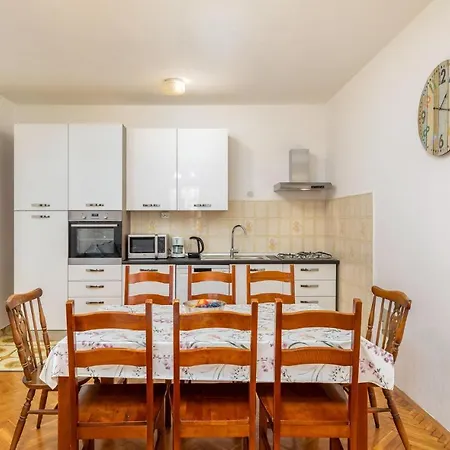Cozy Apartment In Pula *