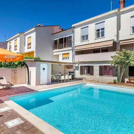 4 Bedroom Beautiful In *