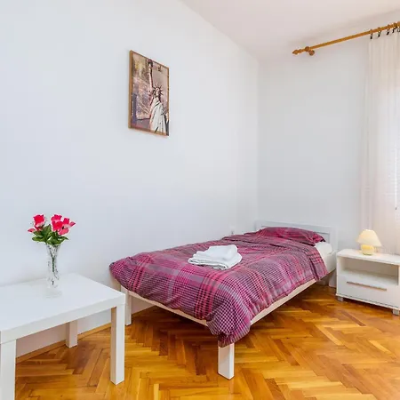 Apartmán 4 Bedroom Beautiful In *