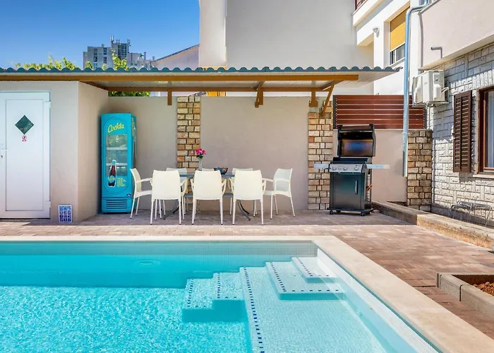 4 Bedroom Beautiful In * Pula