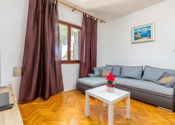 4 Bedroom Beautiful In Apartment