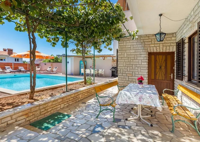 4 Bedroom Beautiful In Apartment *