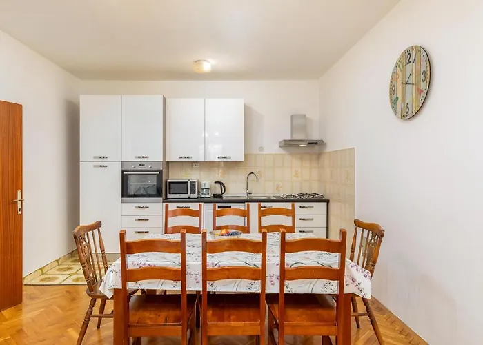 4 Bedroom Beautiful In *