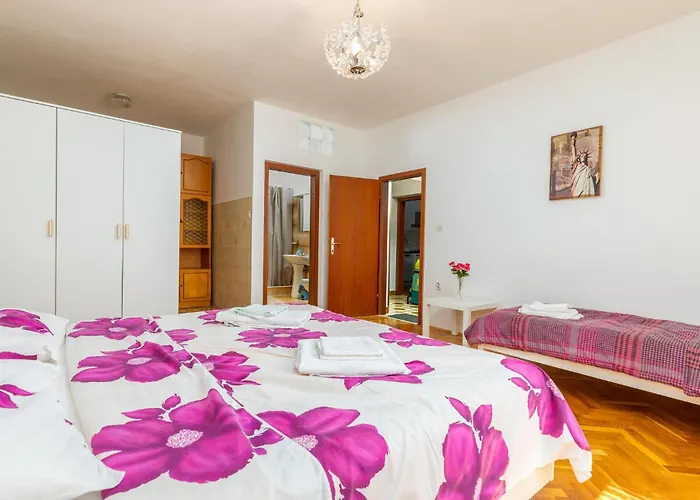 4 Bedroom Beautiful In *