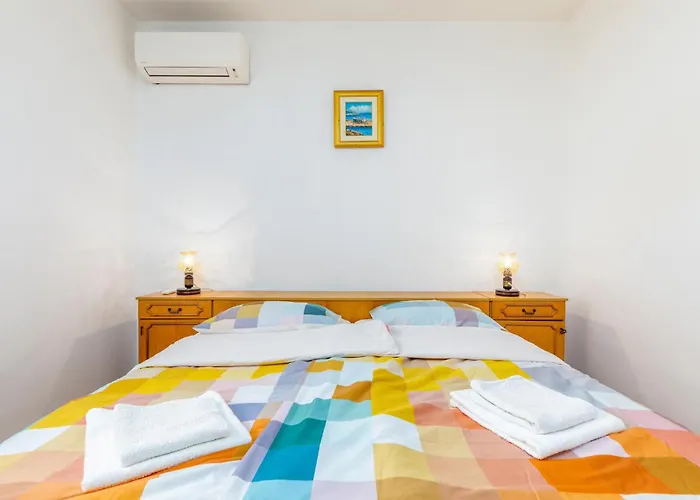 4 Bedroom Beautiful In Apartment Pula